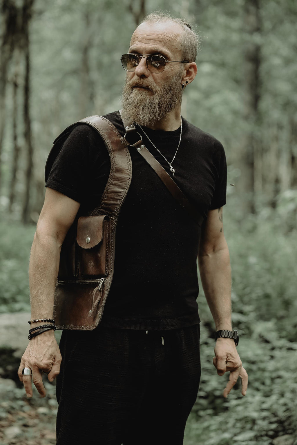 One-Sided Real Leather Vest Enriched with Pockets: A Unique Fashion Piece