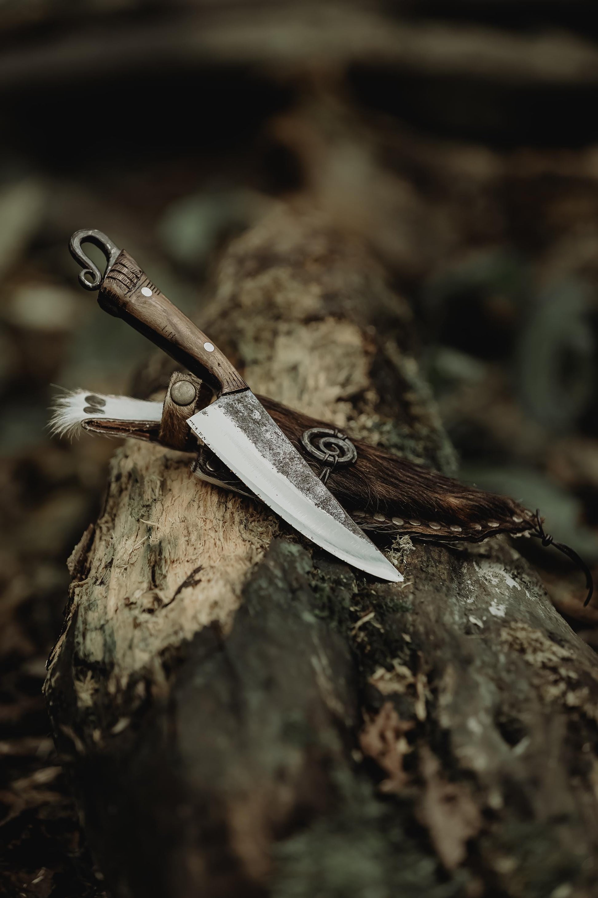 Rustic Handcrafted Knives – Timeless Craftsmanship with Genuine Leather Sheath