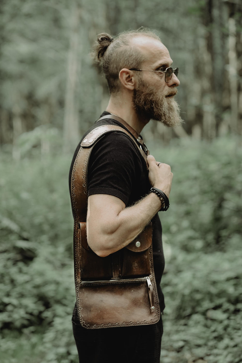 One-Sided Real Leather Vest Enriched with Pockets: A Unique Fashion Piece
