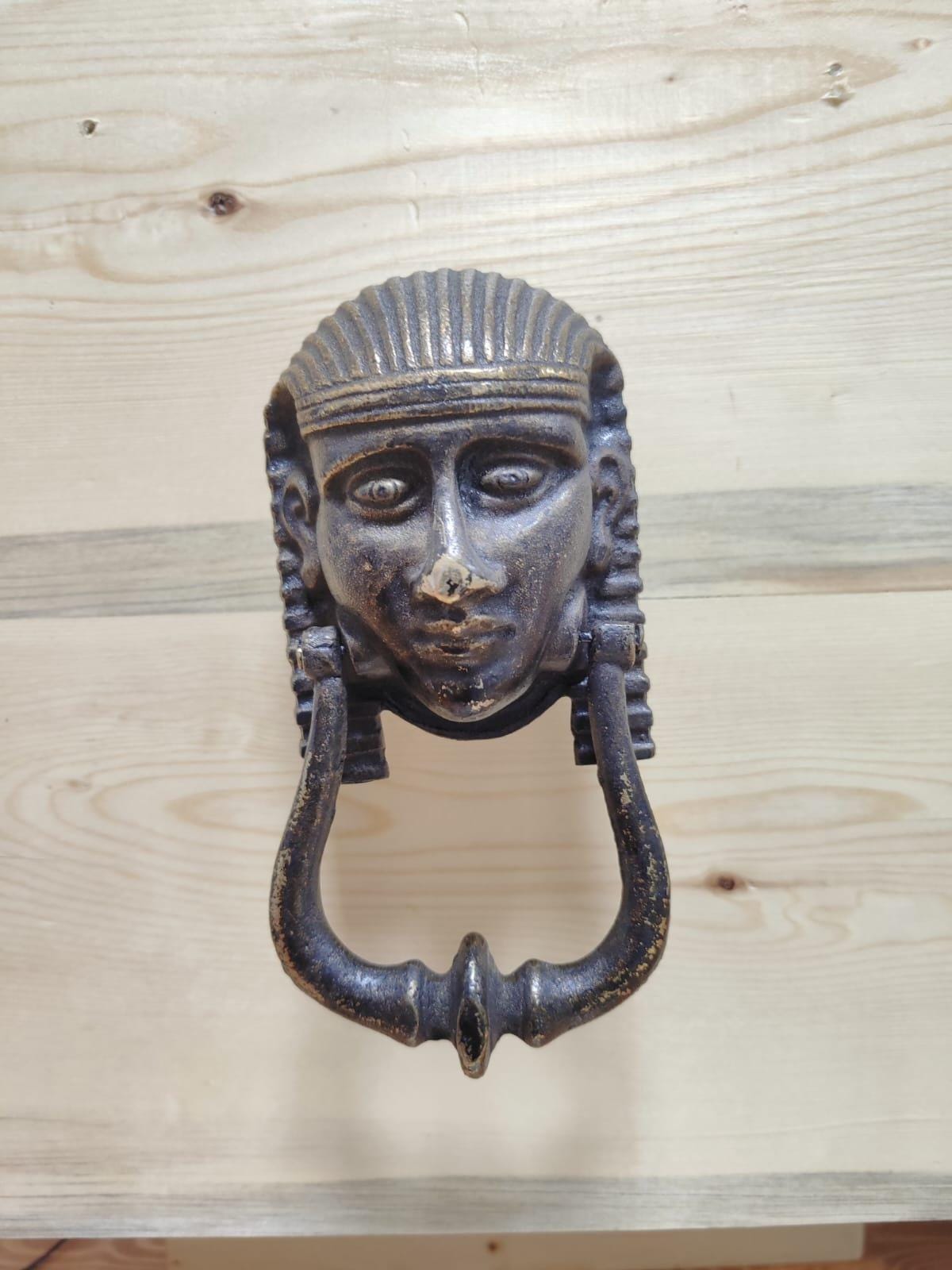 door knocker