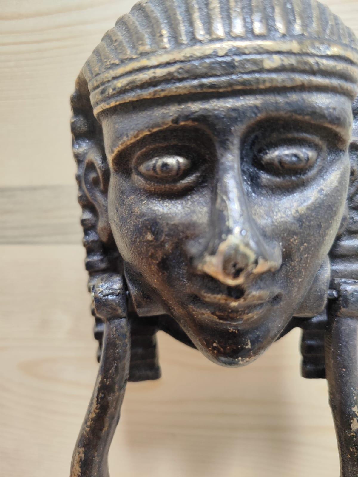 door knocker