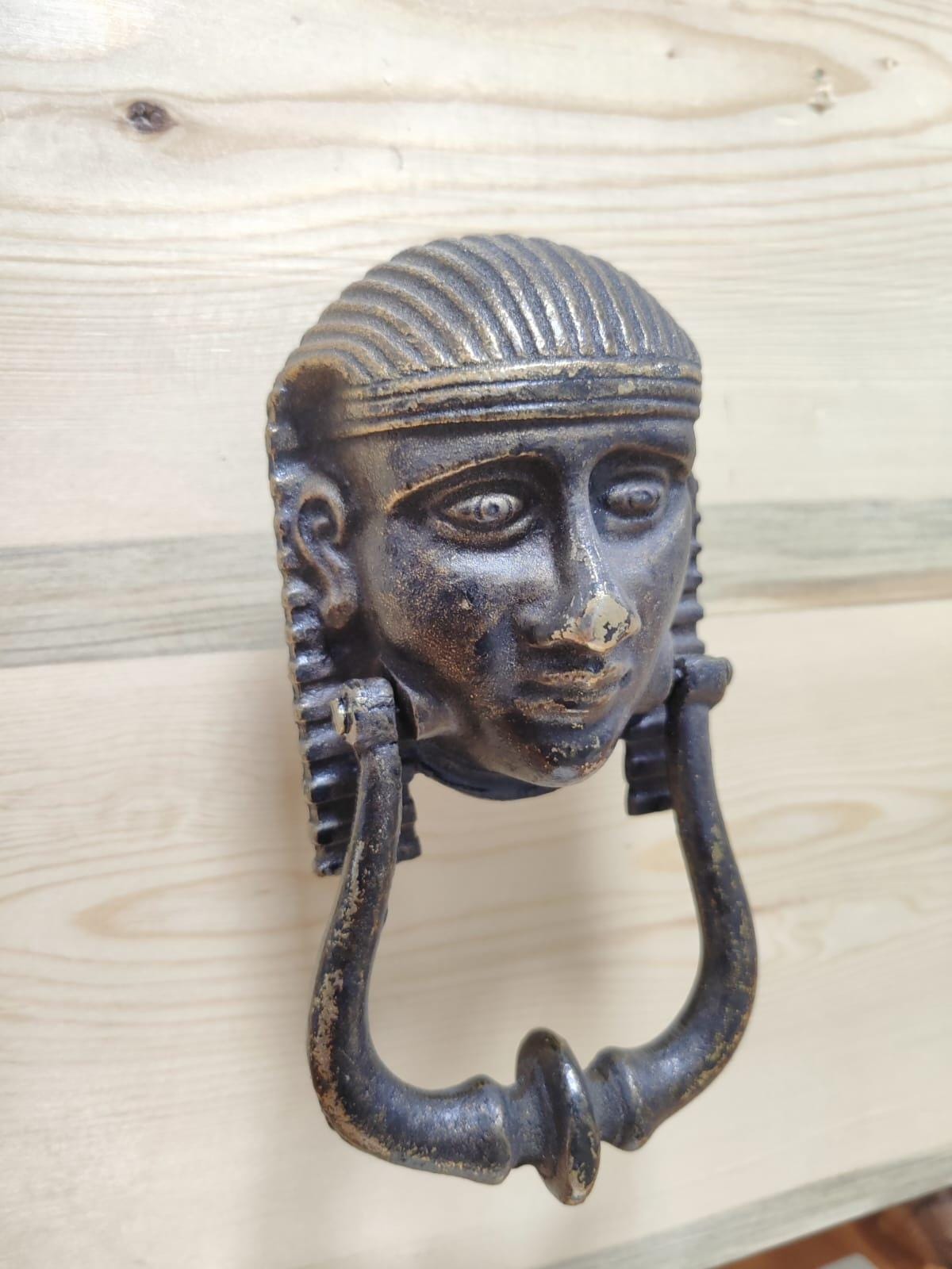 door knocker