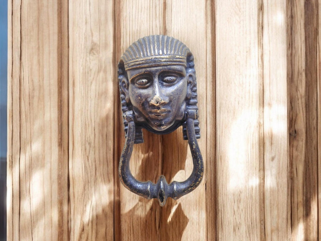 door knocker