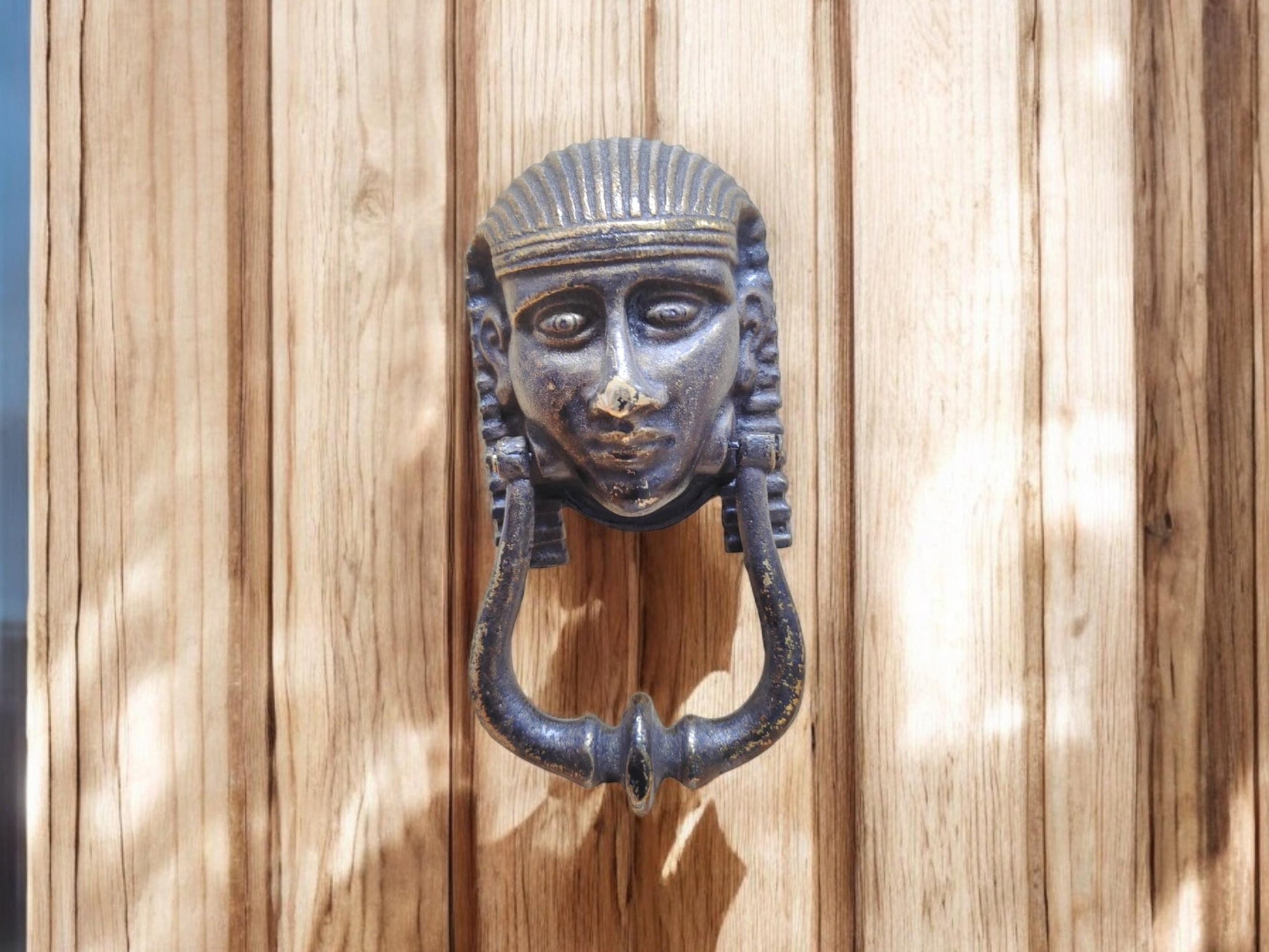 door knocker