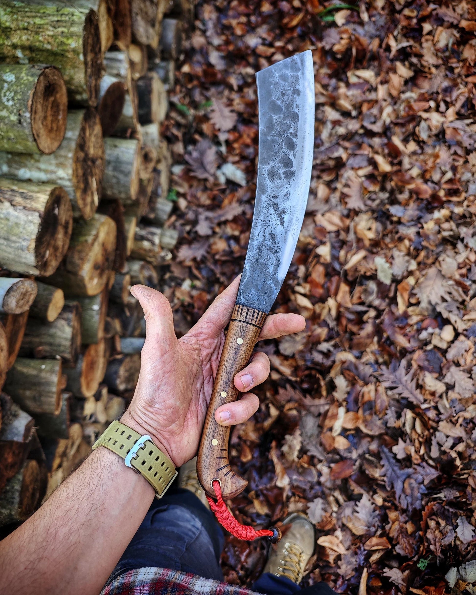 Hand Forged Carbon Steel Knife – Primitive Style Outdoor Tool with Leather Sheath