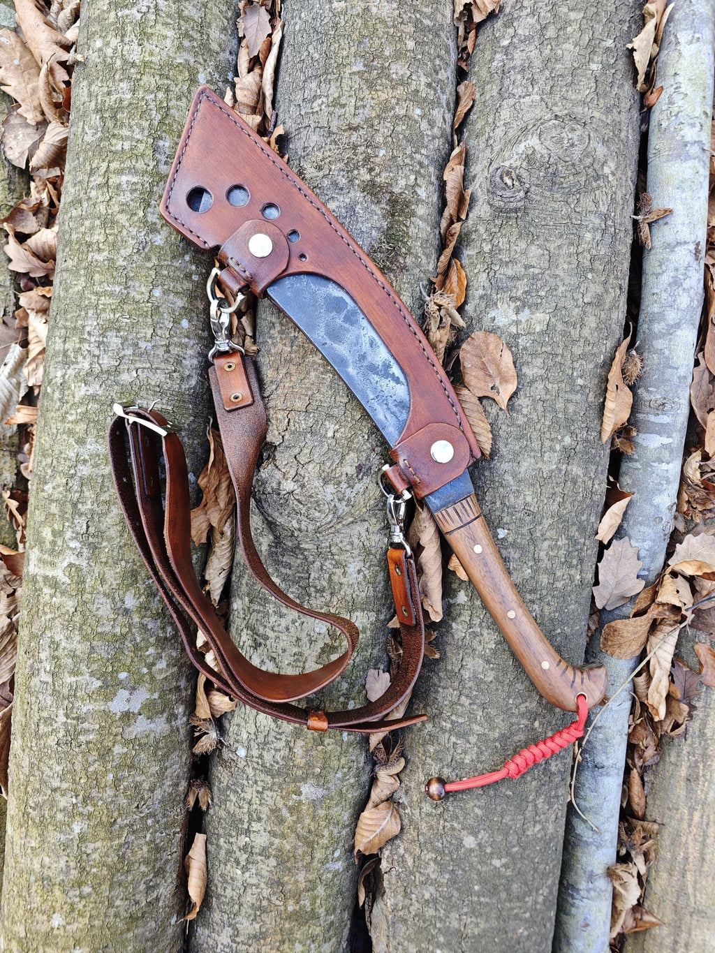 Hand Forged Carbon Steel Knife – Primitive Style Outdoor Tool with Leather Sheath