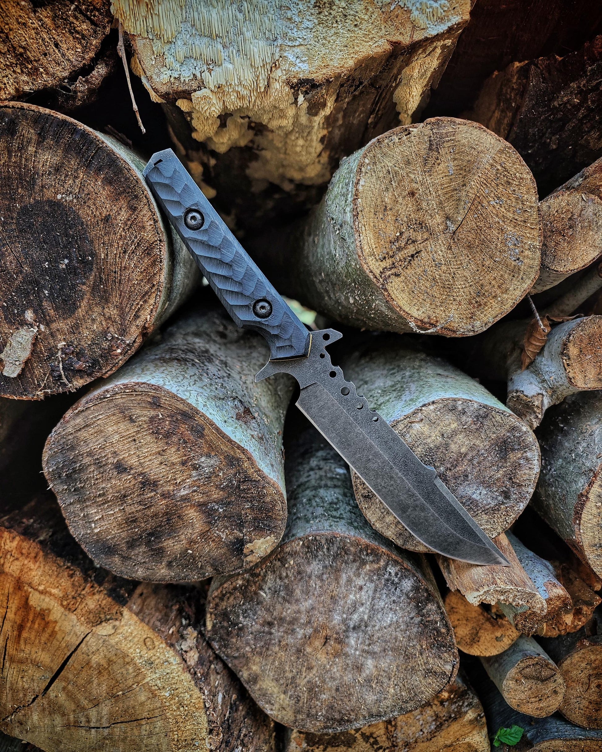 tactical handmade blacksmith knife perfect for handmade knife lovers