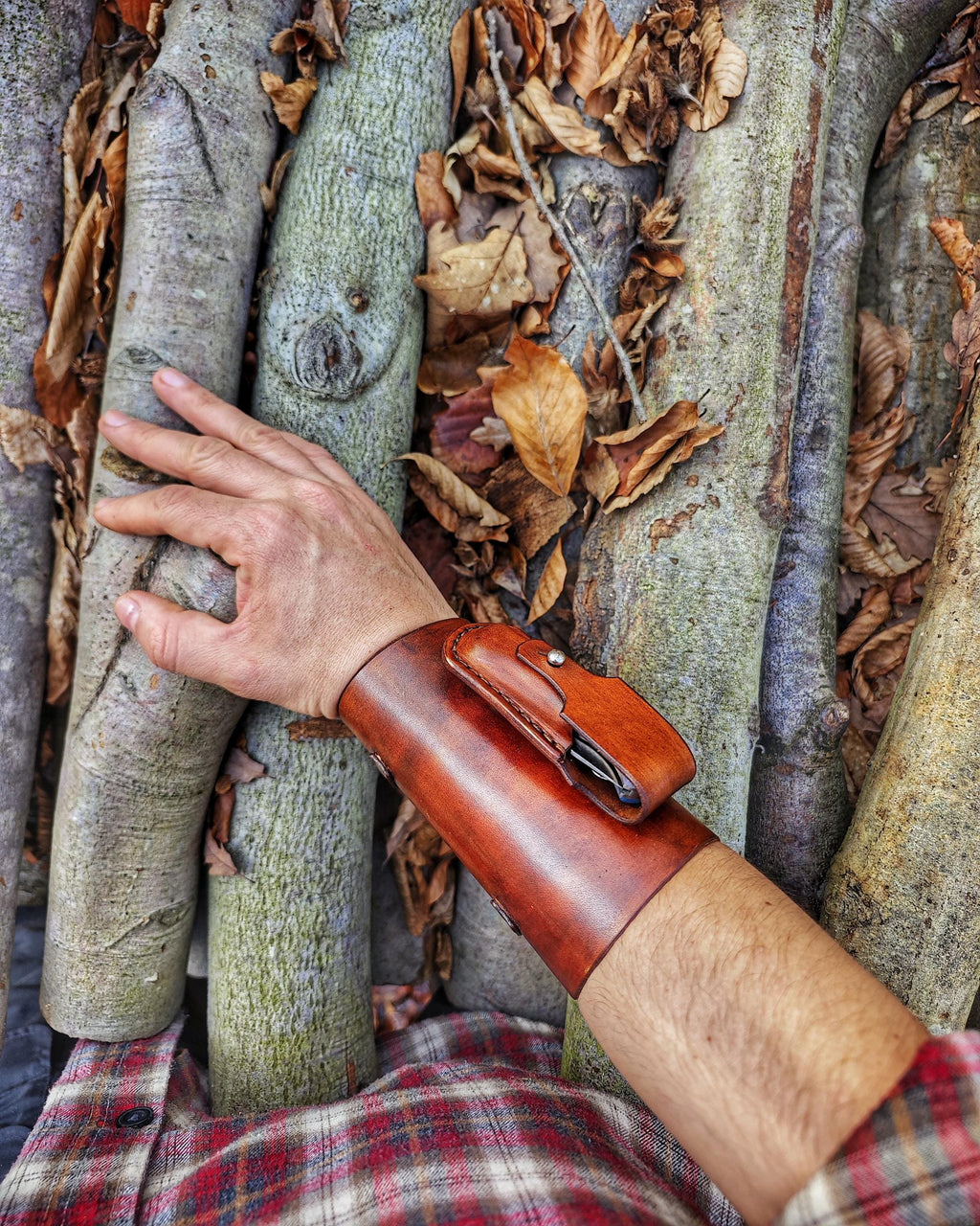 Handmade Genuine Leather Bracelet and Folding Knife Set – Snap-On Design, Hand Stitched, Perfect for Outdoor and Everyday Use