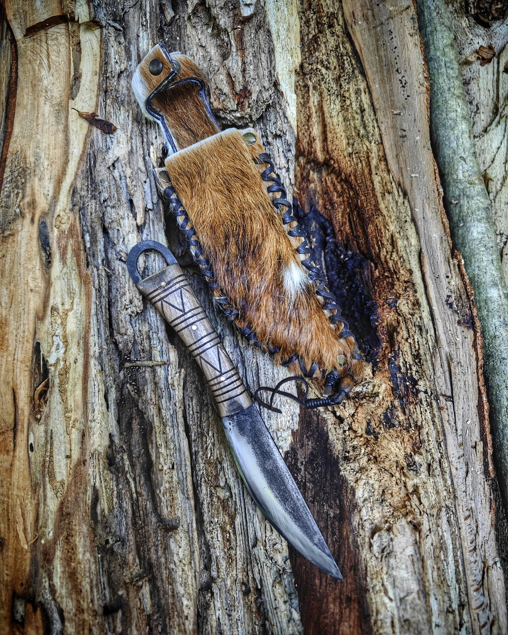 Viking style primitive blacksmith carbon steel handmade custom knife with natural genuie leather sheath.