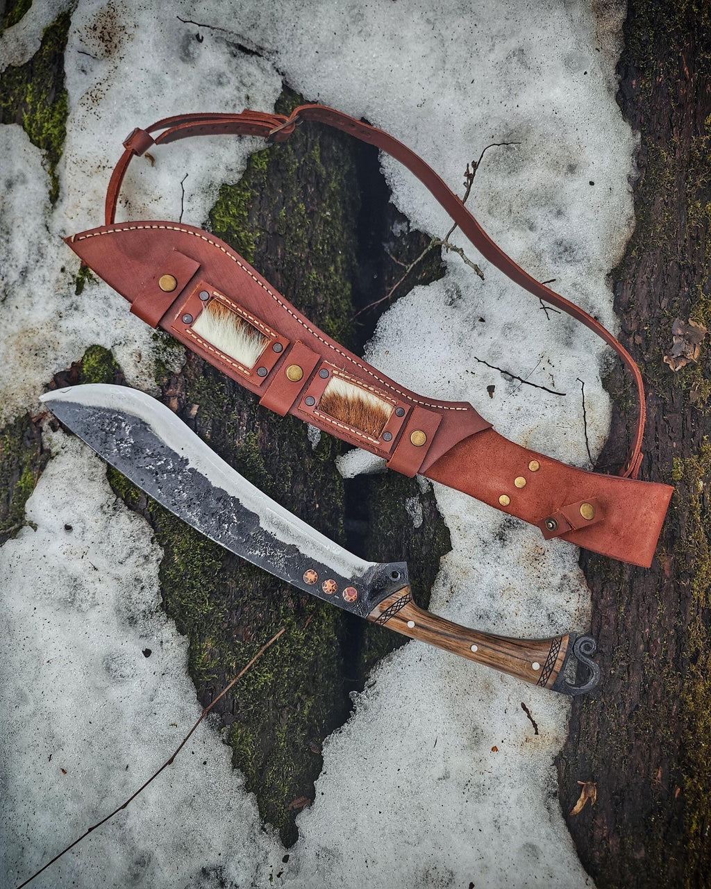 Hand-Forged Jungle Machete – Genuine Leather Sheath, Wearable on Back Belt, Wooden Handle, Durable Stylish Design