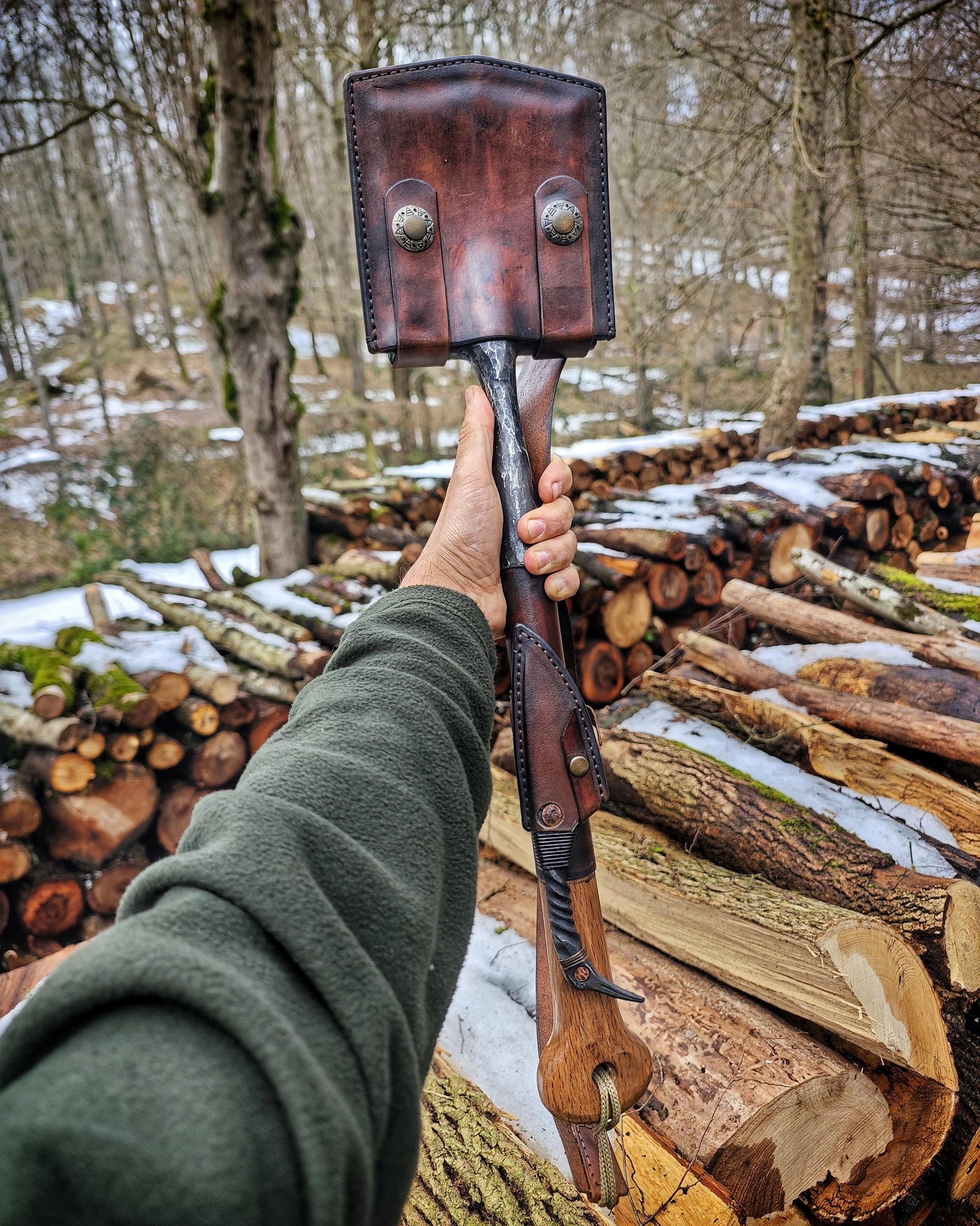 Hand-Forged Bushcraft Kit – Raven Knife Carbon Steel Survival Shovel with Leather Carry Set – Perfect for Camping &amp; Emergency Gear